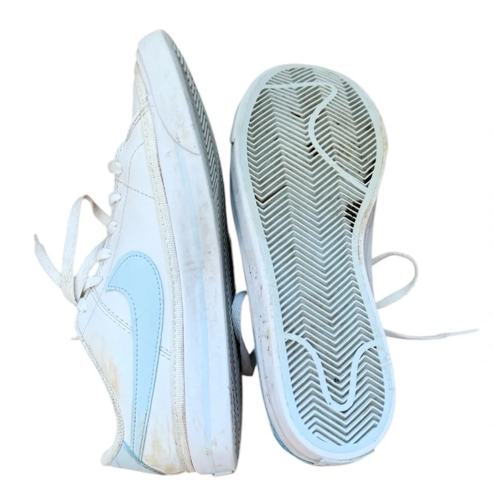 Nike Kids White Leather Sneakers Sky Blue Swoosh Size 3.5Y